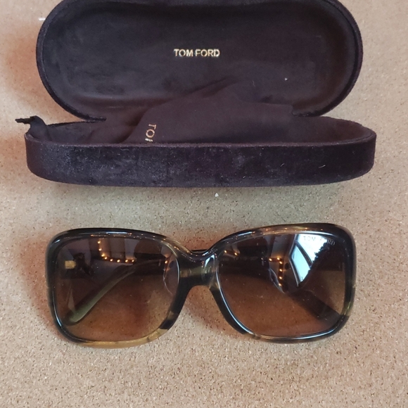 Tom Ford tortoise sunglasses - Picture 1 of 3